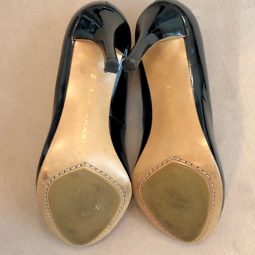 ELIE TAHARI PATENT LEATHER ROUND TOE PUMPS - Picture 13 of 15